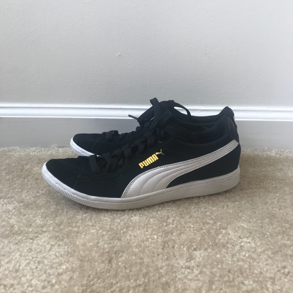 Trendy women’s Puma sneakers